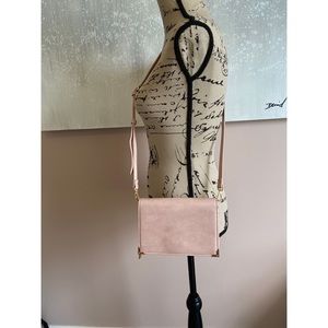 Blush crossbody with gold detailing